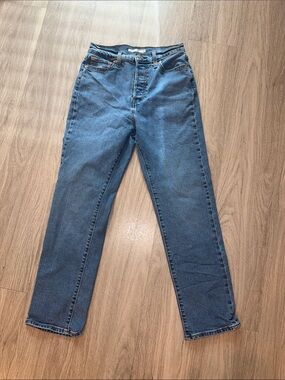 Levi's High-Rise Wedgie Straight Jeans in Medium Blue Denim